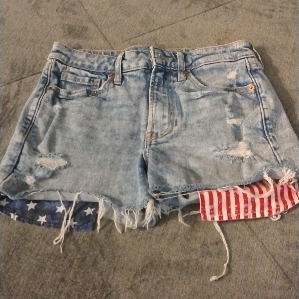 Old Navy short distressed looks size 0 very cute stretch 5 pockets  high rise
